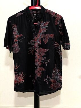 H&M for Men Black Button-Down Short Sleeve Shirt with Red Floral Print